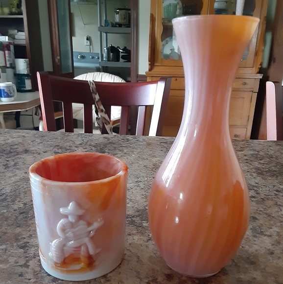 Vintage Mexical cupw a matching vaseand the small piece as well.
